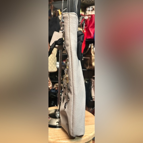 Vera Wang Simply Vera Vegan Leather Jeweled Tote Bag LIKE NEW CONDITION! - Picture 6 of 12